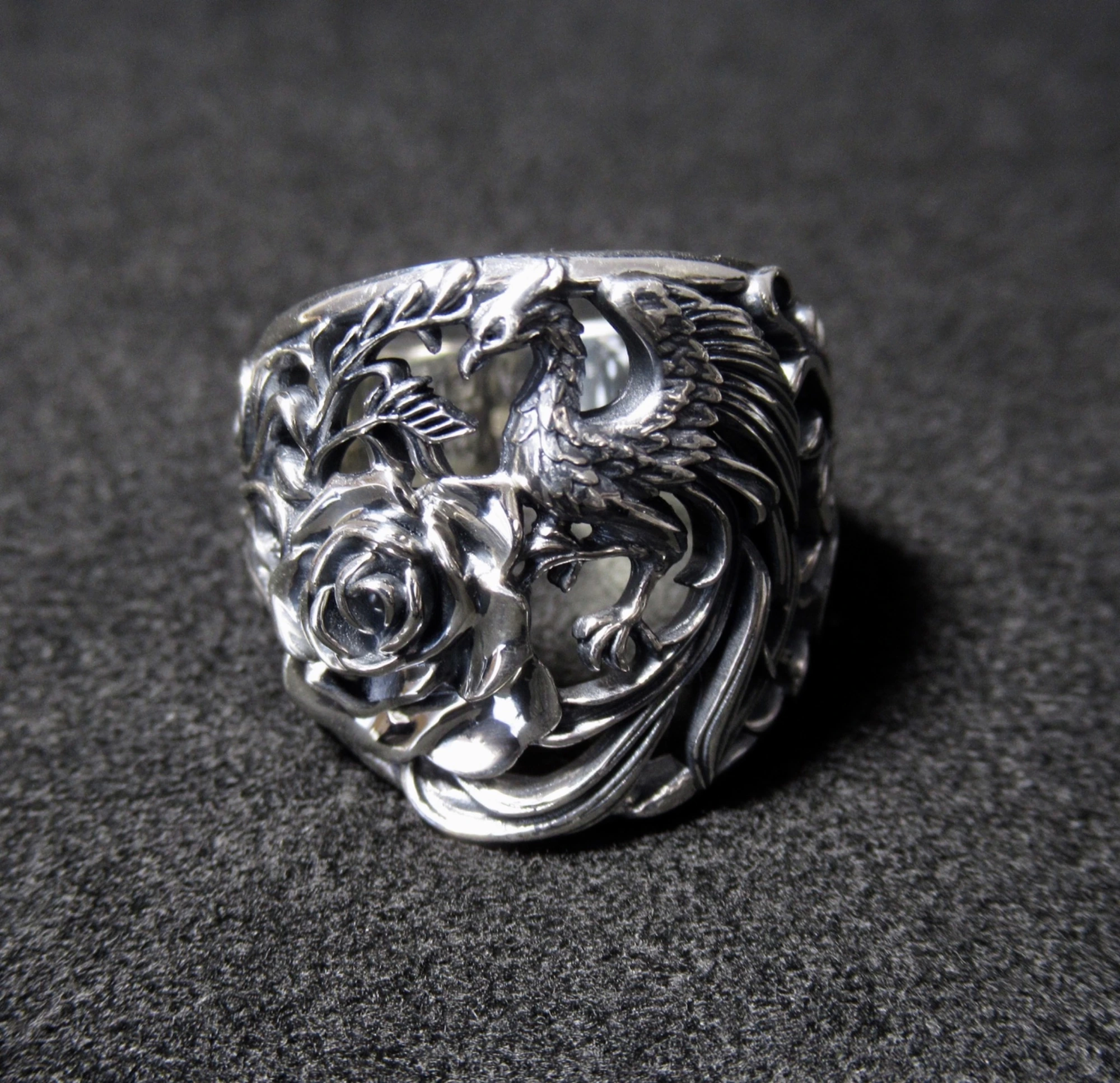 Ring standing upright