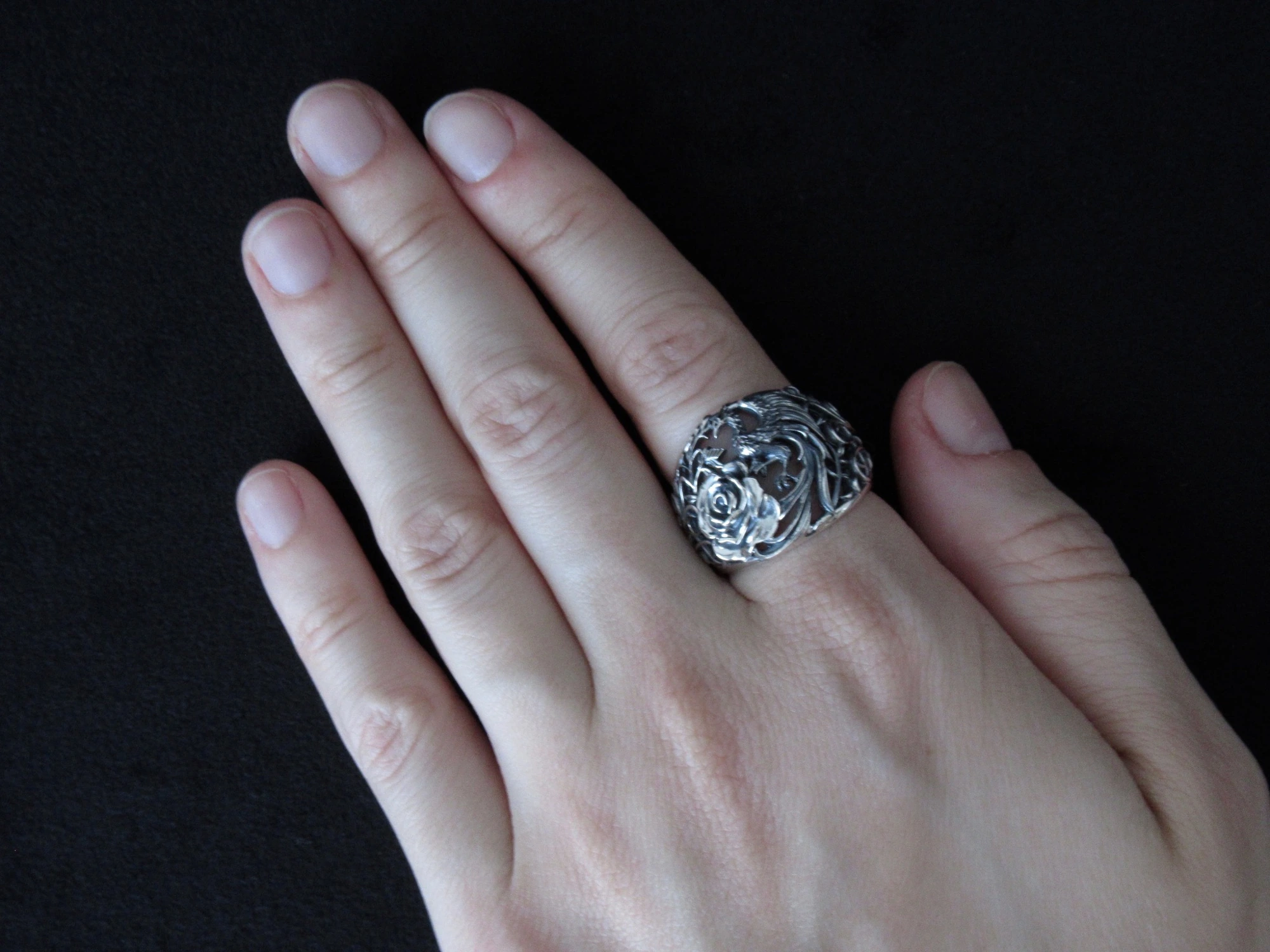 Ring on the hand, viewed from above